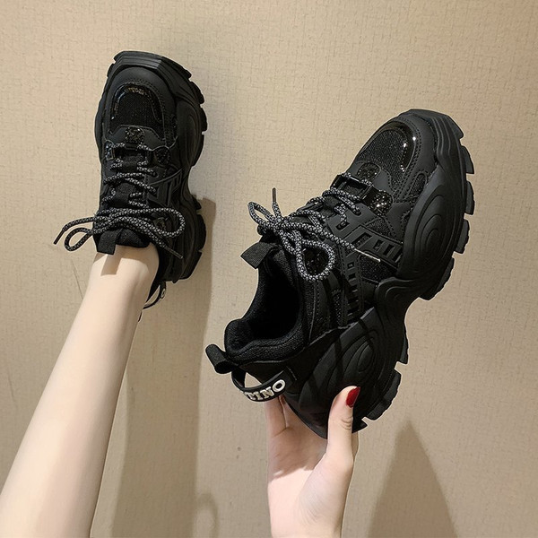 Mustad naiste tossud krobelise 4 cm tallaga