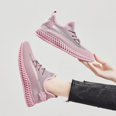 Sportimiseks sobivad suvised naiste riidest tossud