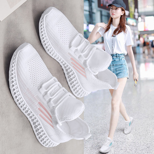 Sportimiseks sobivad suvised naiste riidest tossud