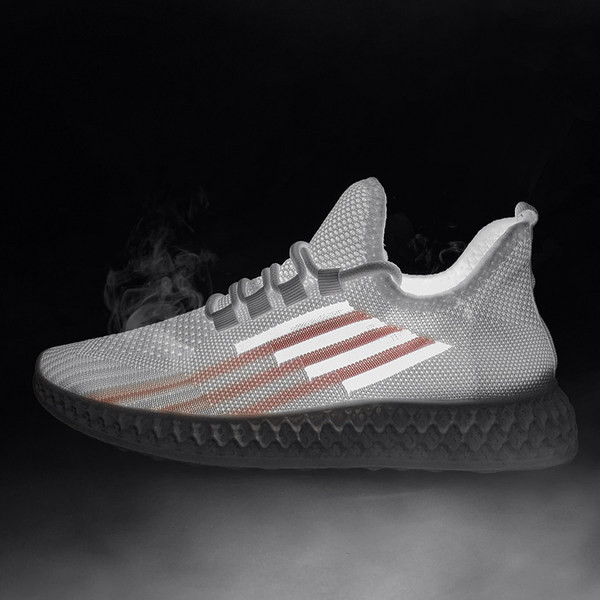 Sportimiseks sobivad suvised naiste riidest tossud