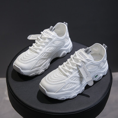 Modernas sieviešu kedas ar rupju zoli - divi modeļi