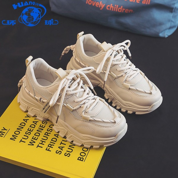 Naiste vabaaja tossud beeži ja valge paeltega