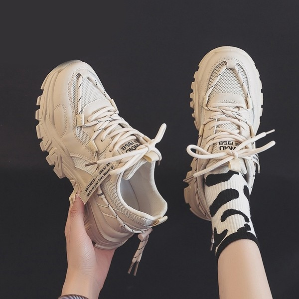 Naiste vabaaja tossud beeži ja valge paeltega