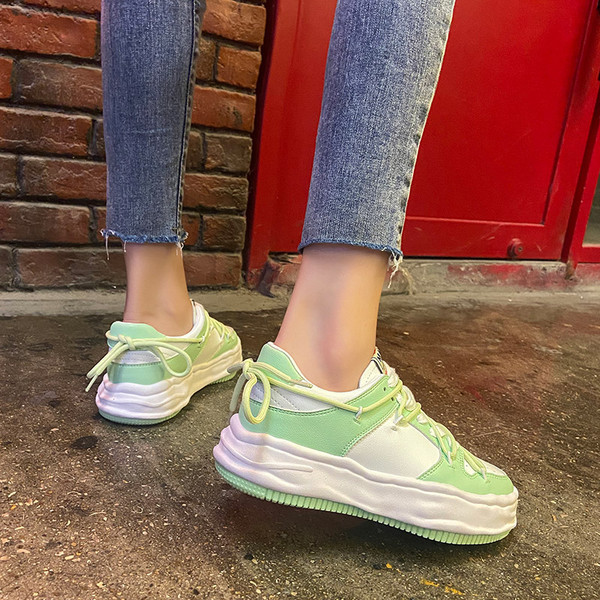 Ikdienas sieviešu ādas kedas ar plakanām zolēm