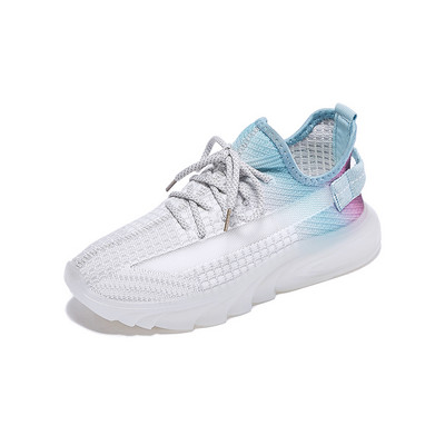 Naiste hingavad suvised paeltega tossud