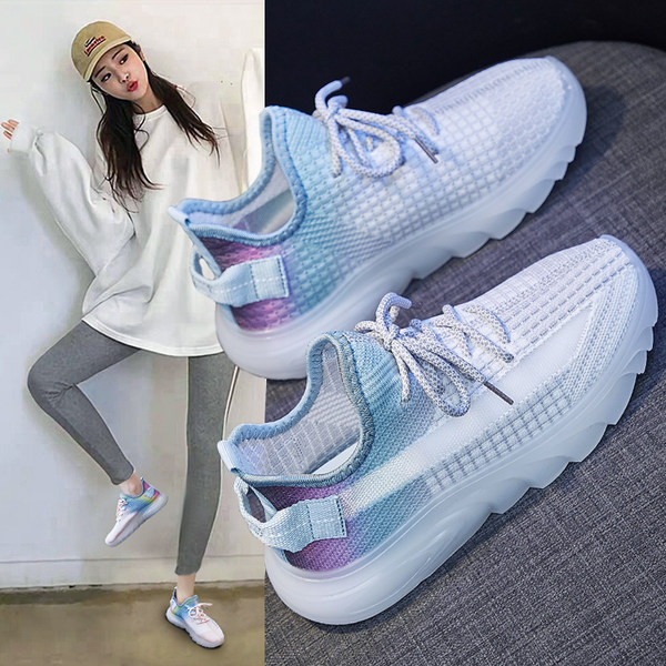 Naiste hingavad suvised paeltega tossud