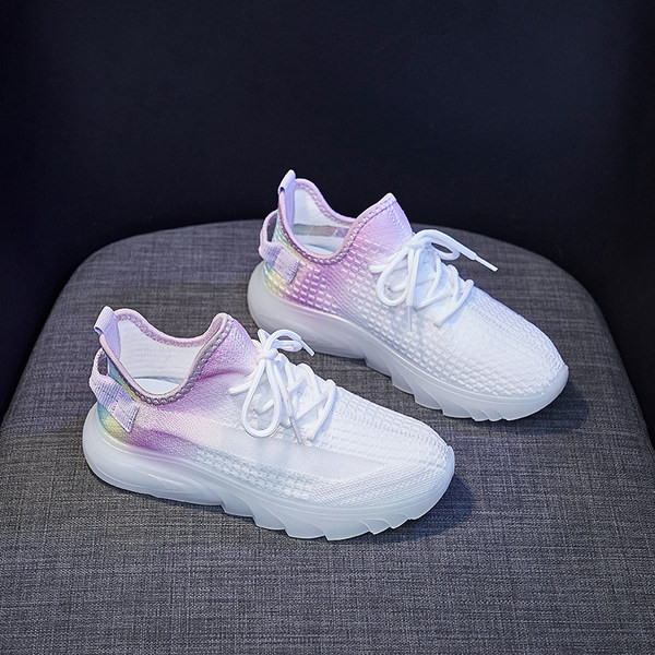 Naiste hingavad suvised paeltega tossud