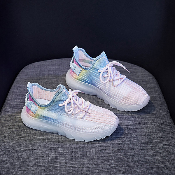 Naiste hingavad suvised paeltega tossud