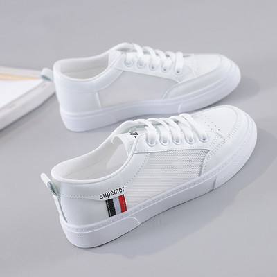 Valged lamedate taldade ja paeltega sportlikud ja vabaaja naiste tossud