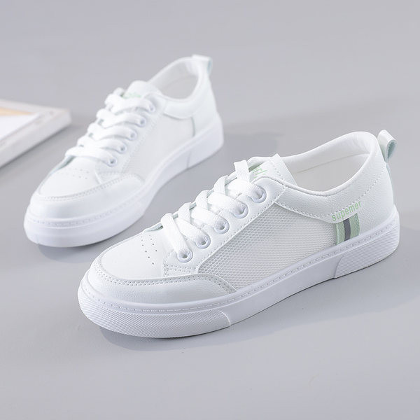 Valged lamedate taldade ja paeltega sportlikud ja vabaaja naiste tossud