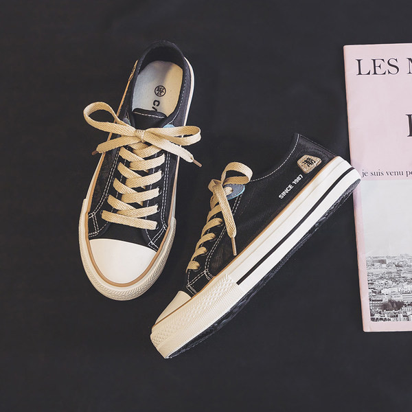 Sieviešu tenta kedas ar izšuvumu un plakanu zoli