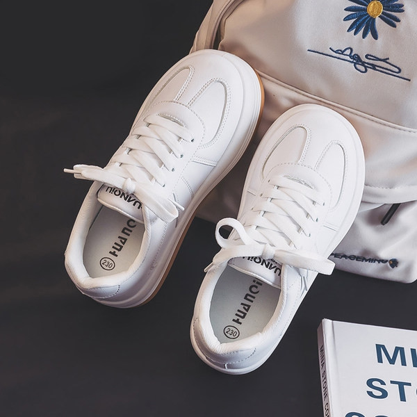 Suveks sobivad ühevärvilised paeltega naiste tossud