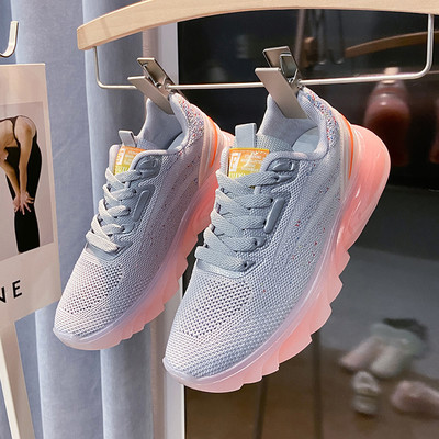 Embleemiga lõuendist naiste tossud