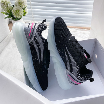 Embleemiga lõuendist naiste tossud