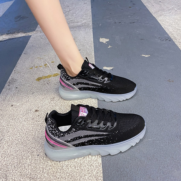 Embleemiga lõuendist naiste tossud