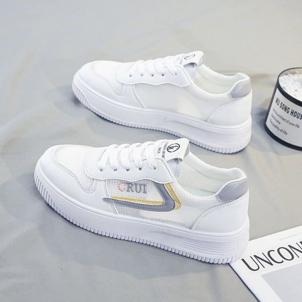 Moodsad valged tikandiga suvised tossud