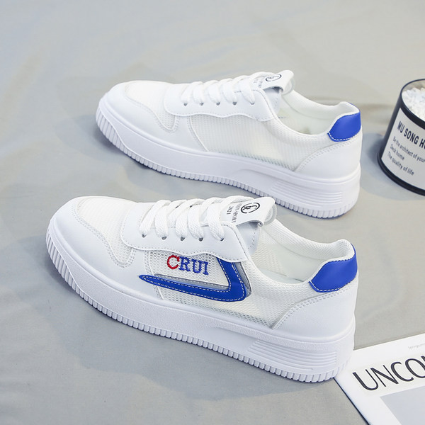 Moodsad valged tikandiga suvised tossud