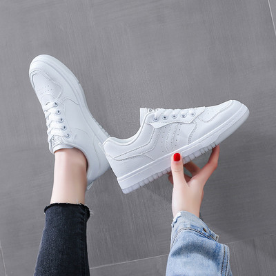 Sieviešu ikdienas kedas trīs krāsās ar mežģīnēm un plakanu zoli