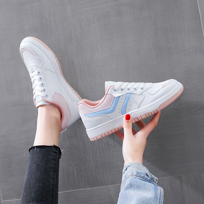 Sieviešu ikdienas kedas trīs krāsās ar mežģīnēm un plakanu zoli