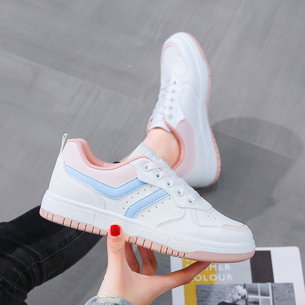 Sieviešu ikdienas kedas trīs krāsās ar mežģīnēm un plakanu zoli