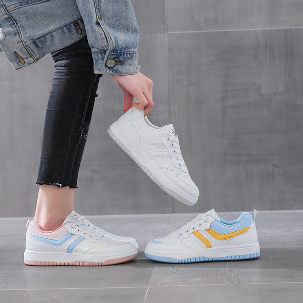 Sieviešu ikdienas kedas trīs krāsās ar mežģīnēm un plakanu zoli