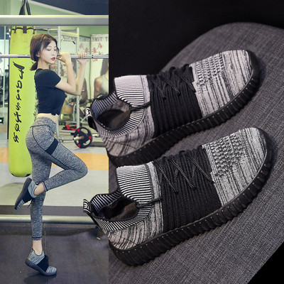 Libisemisvastase tallaga jooksmiseks sobivad naiste tekstiilist tossud