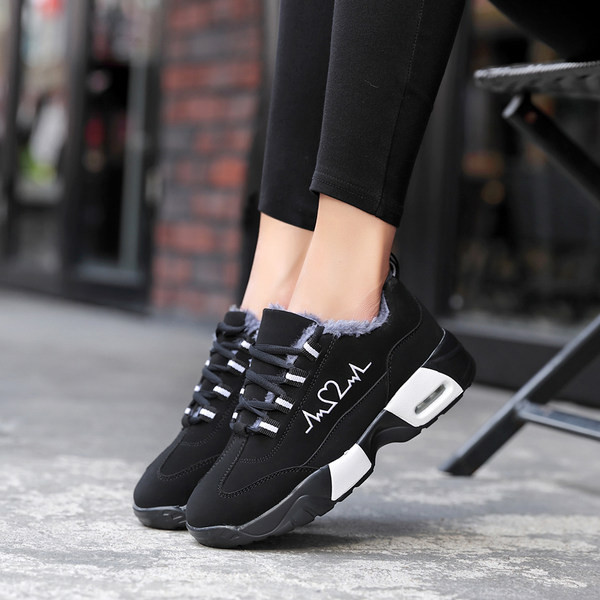 Jauns pavasara-rudens kedu modelis ar gaisa kameru