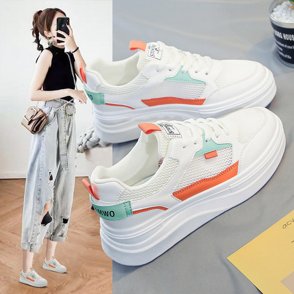 Sportiskas ikdienas sieviešu kedas ar plakanām zolēm un šņorēm