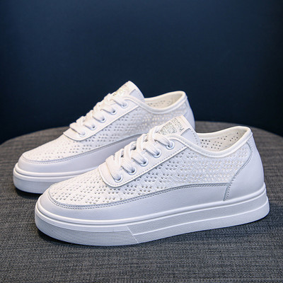 Lameda tallaga hingavad naiste suvised tossud