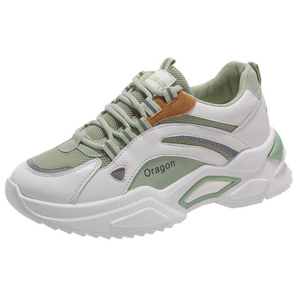 Sieviešu kedas ar mežģīnēm un uzrakstu dažādās krāsās