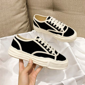 Γυναικεία αθλητικά παπούτσια με επίπεδη χαμηλή σόλα