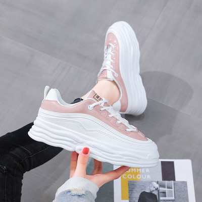 Sieviešu kedas uz platformas ar mežģīnēm baltā krāsā