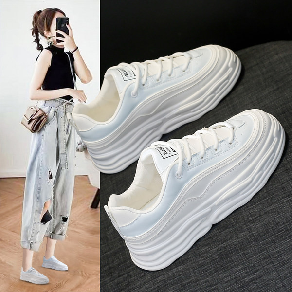 Sieviešu kedas uz platformas ar mežģīnēm baltā krāsā