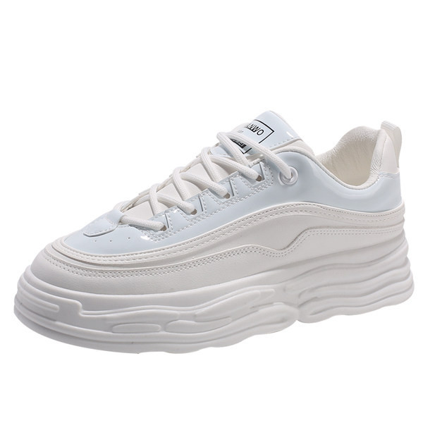 Sieviešu kedas uz platformas ar mežģīnēm baltā krāsā