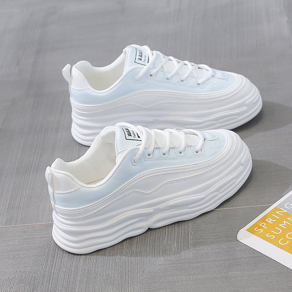 Sieviešu kedas uz platformas ar mežģīnēm baltā krāsā