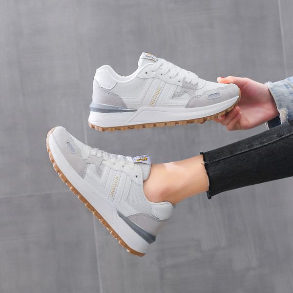 Naiste vabaaja tossud kolmes värvitoonis paeltega