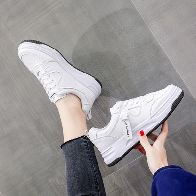 Vasarai piemērotas sieviešu kedas baltā krāsā