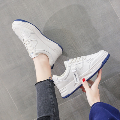 Vasarai piemērotas sieviešu kedas baltā krāsā