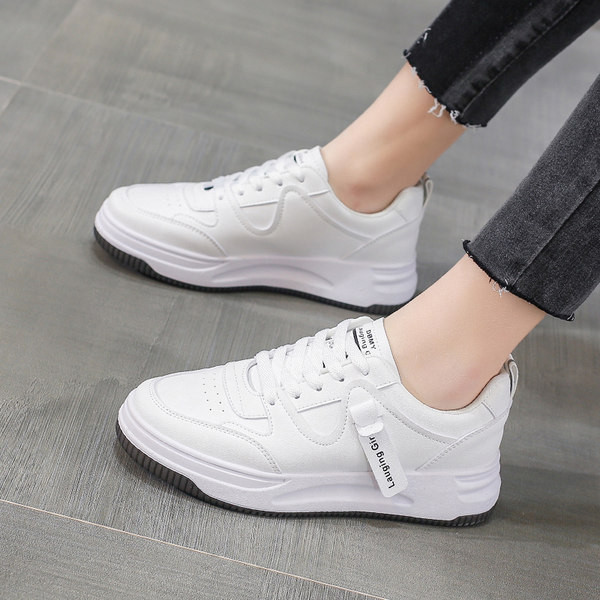 Vasarai piemērotas sieviešu kedas baltā krāsā