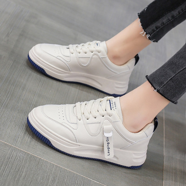 Vasarai piemērotas sieviešu kedas baltā krāsā