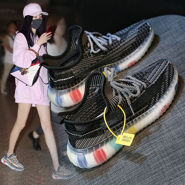 Ikdienas kedas ar mežģīnēm un krāsainu zoli