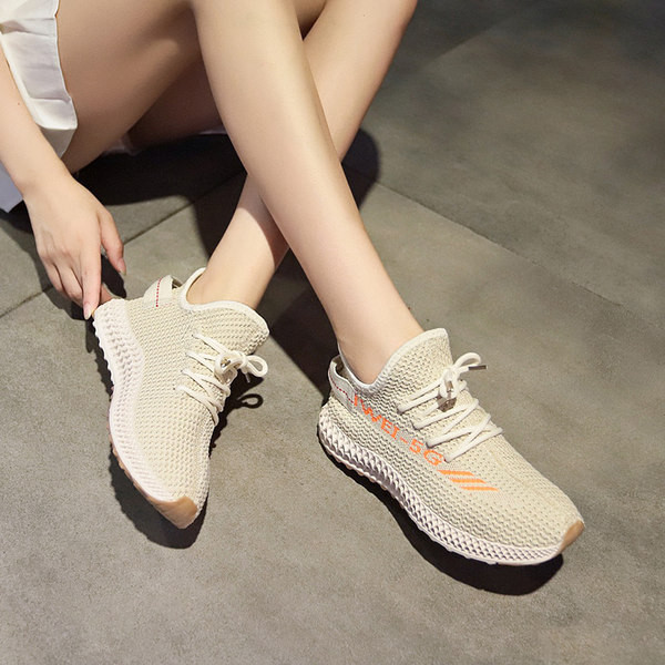 Uus mudel hingavast tekstiilist tossud igapäevaseks ja sportimiseks