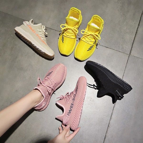 Uus mudel hingavast tekstiilist tossud igapäevaseks ja sportimiseks