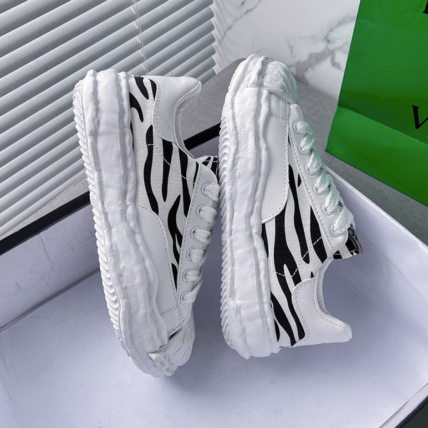 Jauns sieviešu kedu modelis ar dzīvnieku apdruku