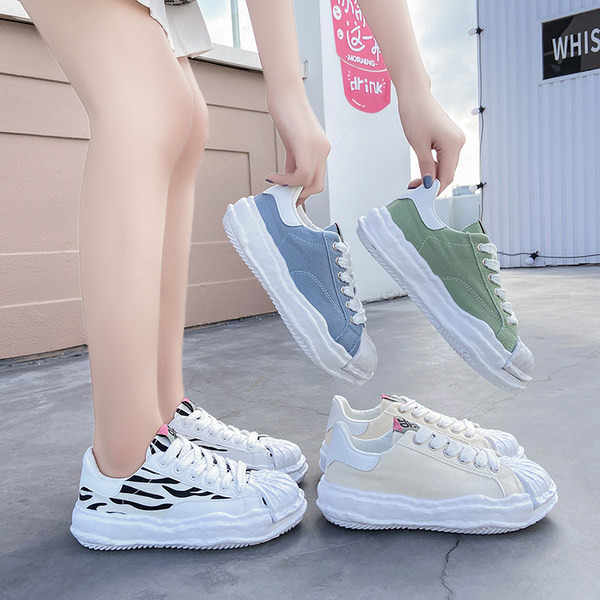 Jauns sieviešu kedu modelis ar dzīvnieku apdruku