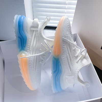 Naiste tekstiilist sporditossud