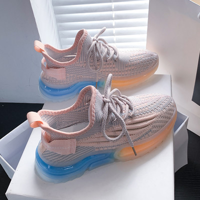 Naiste tekstiilist sporditossud