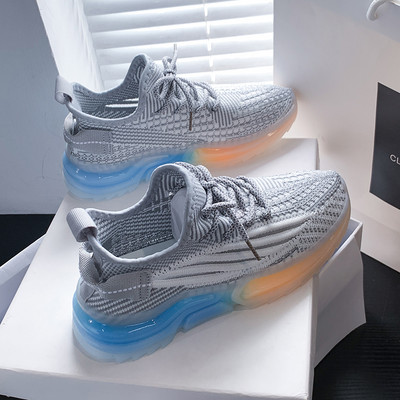 Naiste tekstiilist sporditossud