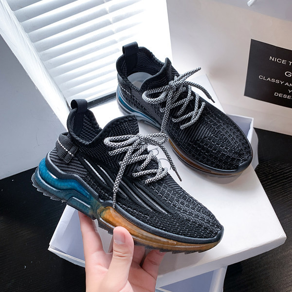 Naiste tekstiilist sporditossud