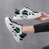 Kahes värvitoonis paeltega ja lameda tallaga naiste tossud